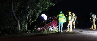 Bil övergavs efter avåkning