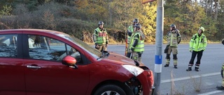 Bilen körde in i en stolpe