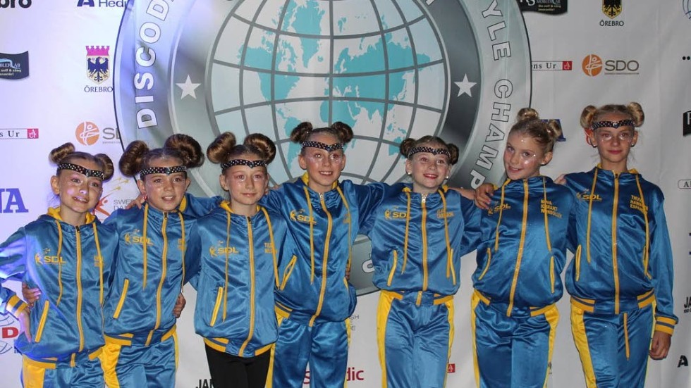 DA Kickin'Angelz. Från vänster: Emma Sundby, Engla Törnvall, Tilda Nilsson, Tuva Haag, Elsa Carlsson, Nova Idbrant Wondollek och Thuva Espander.