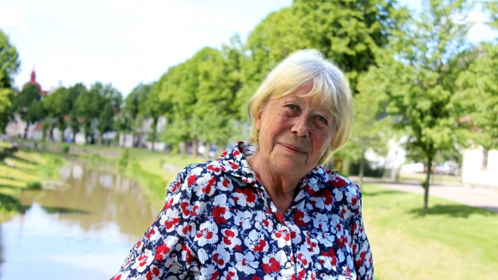 "Vi är realistiska och vill ha med dem som samtidigt är beredda att arbeta för partiet på vår lista. Men det har inte varit svårt att hitta folk som ställer upp", säger Inga-Lill Östlund, (L) 73 år.