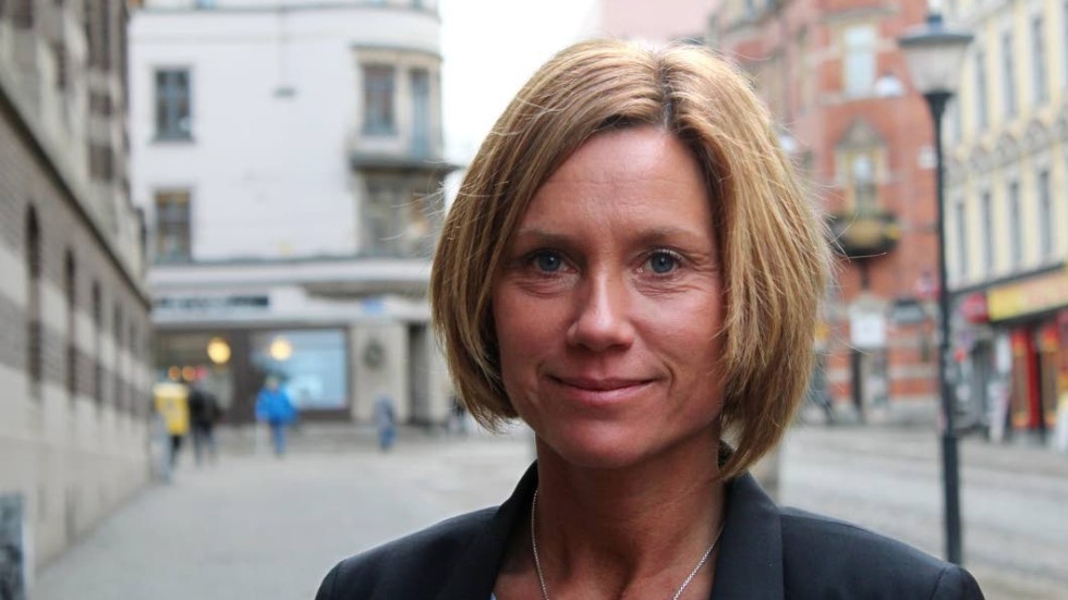 Sofie Lindén, utbildningsdirektör, menar att armbanden ska vara en extra trygghet för personalen. Men armbanden ska inte gå att koppla till enskilda barn.