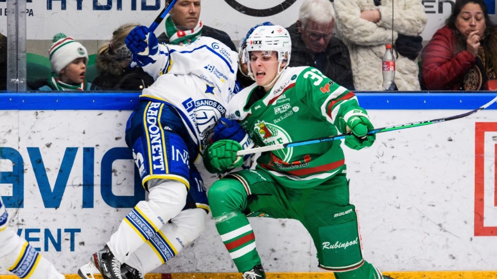 Oskar Hassel har skrivit på för Vimmerby Hockey.