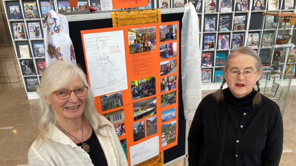 Kerstin Blomberg och Eva Lamby har tillsammans skapat utställningen om flyktingbyn Sonada i Himalayas berg, vilket i 50 år haft ett band till Gotland.