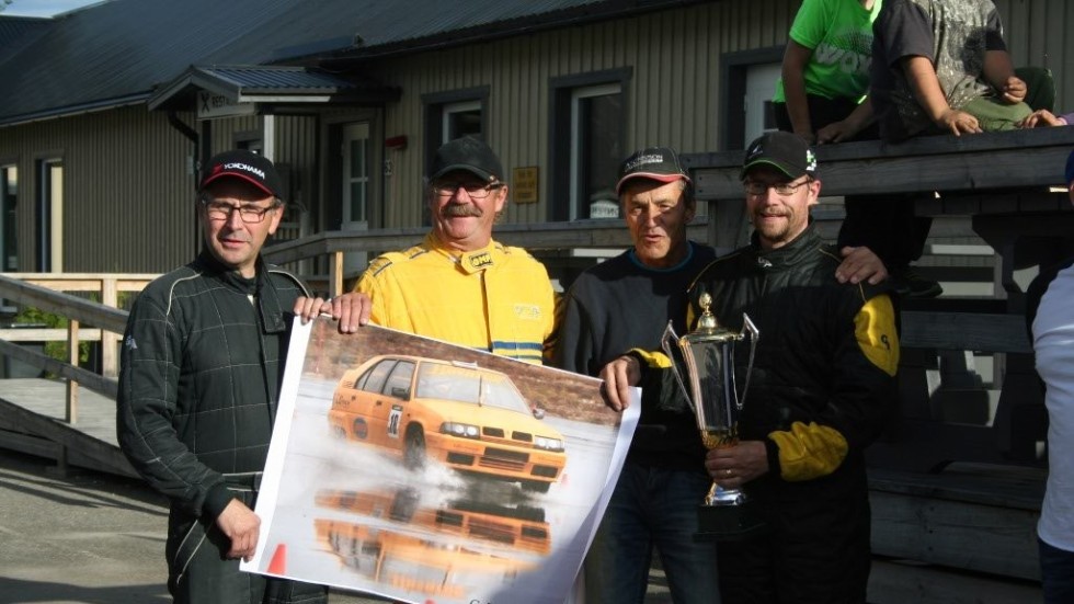 Vinnarlaget. Team Forsman Motorsport: Brage Lundmark, Benny Forsman, Börje Aronsson och Tobias Forsman. Frånvarande: Jonas Forsman.