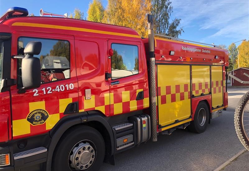  Enligt larmet har det läckt ut gas i ett garage i Hällestad. 