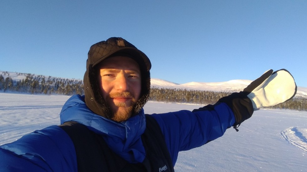 Niclas Kjellberg, uppvuxen i Fjärdhundratrakten, ska ge sig ut på sitt livs stora äventyr. Här en bild från snön i Grövelsjön på trettondagen i år.