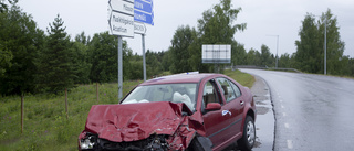 Olycksbilen kan stå kvar på vägen i veckor