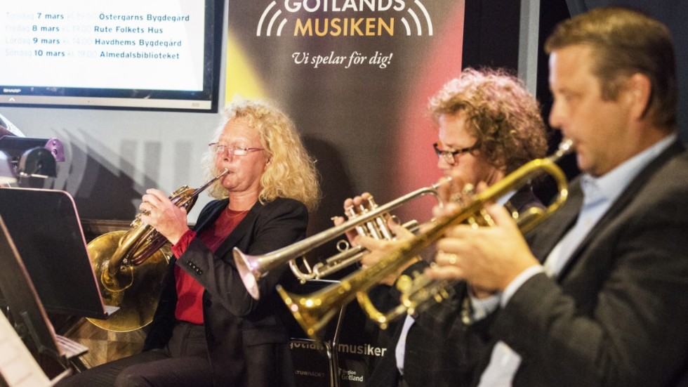 "Gotlandsmusiken har i sina lokala sändningar också sett till att engagera fristående kulturarbetare. I total politisk enighet har regionala krisstöd fördelats till kulturen."
