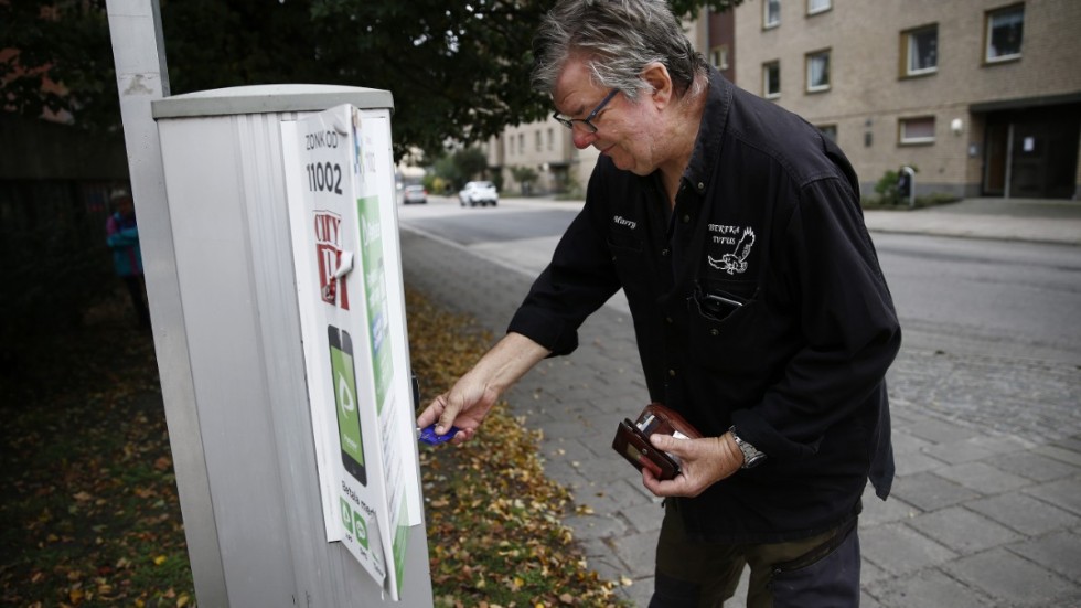 Harry Aus tycker att det är synd att det ska bli färre automater.