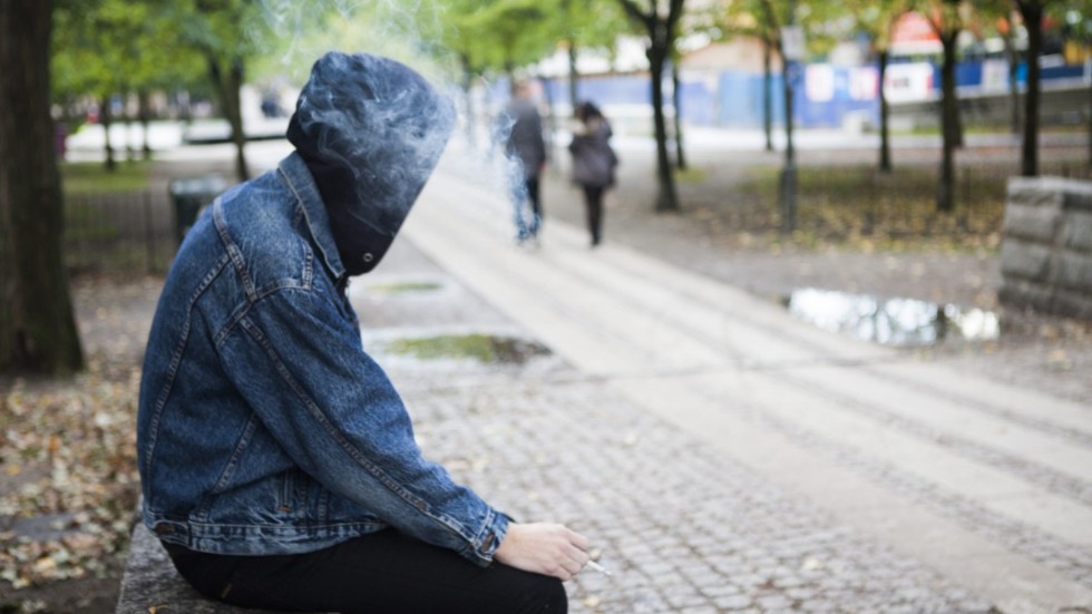 Den som lider av en psykisk sjukdom och samtidigt är beroende av droger eller alkohol får sällan den hjälp den behöver. En ny utredning föreslår dock en omfattande reform som ska förbättra vården och behandlingen. 