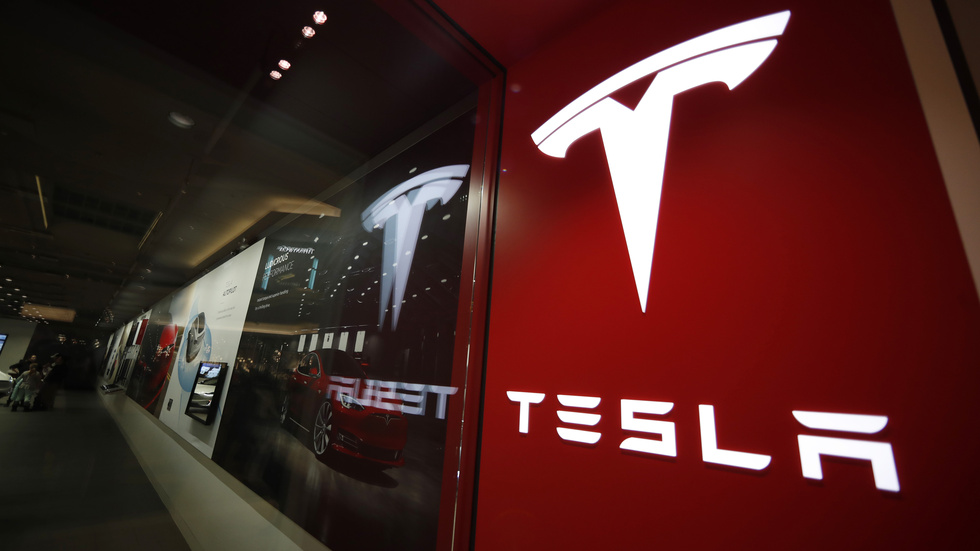 Elbilstillverkaren Tesla återkallar närmare 700|000 fordon. Arkivbild.