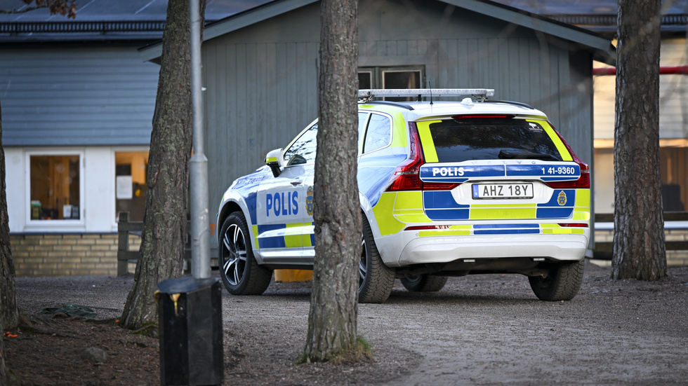 Polisnärvaro vid Bryngelstorpskolan.