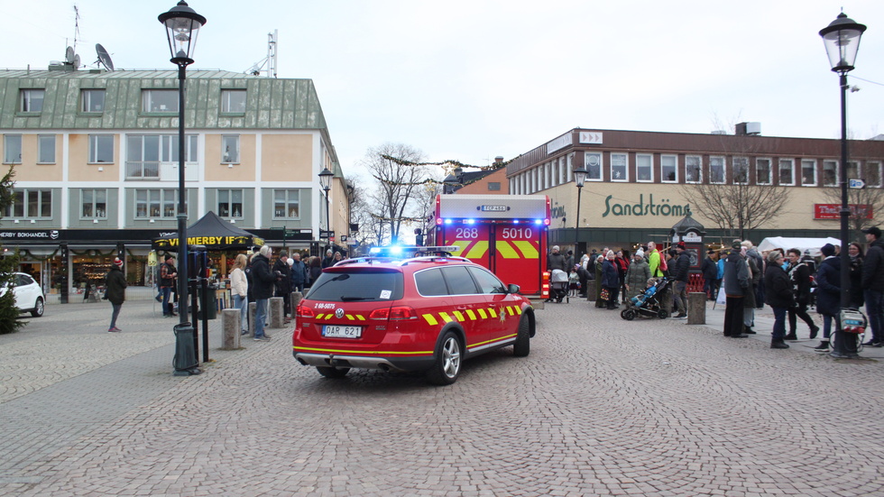 Räddningstjänsten i Vimmerby tvingades lämna torget för att rycka ut på söndagens larm.