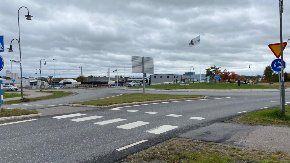 Vägen stängs av från rondellen mellan Kilenvägen/Fårhusvägen till nästa rondell in till Larslundaområdet.