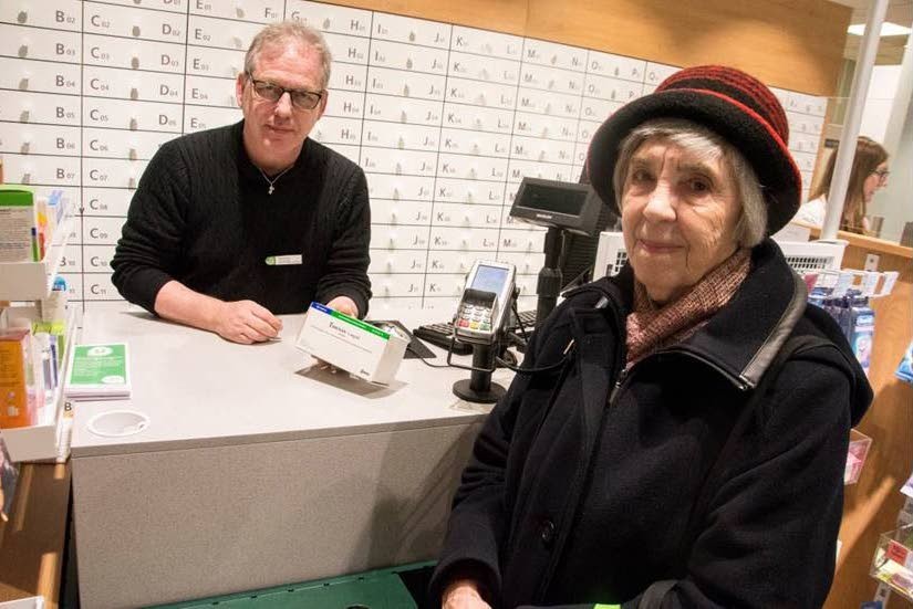 "Man undrar ju om det är på grund av privatiseringen, att Apotekets lagerhållning har blivit så dålig", säger Eivor Öhman