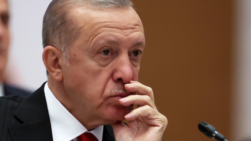 Turkiets centralbank fortsätter på president Recep Tayyip Erdogans spår och sänker styrräntan trots att inflationen skenar i landet. Arkivbild