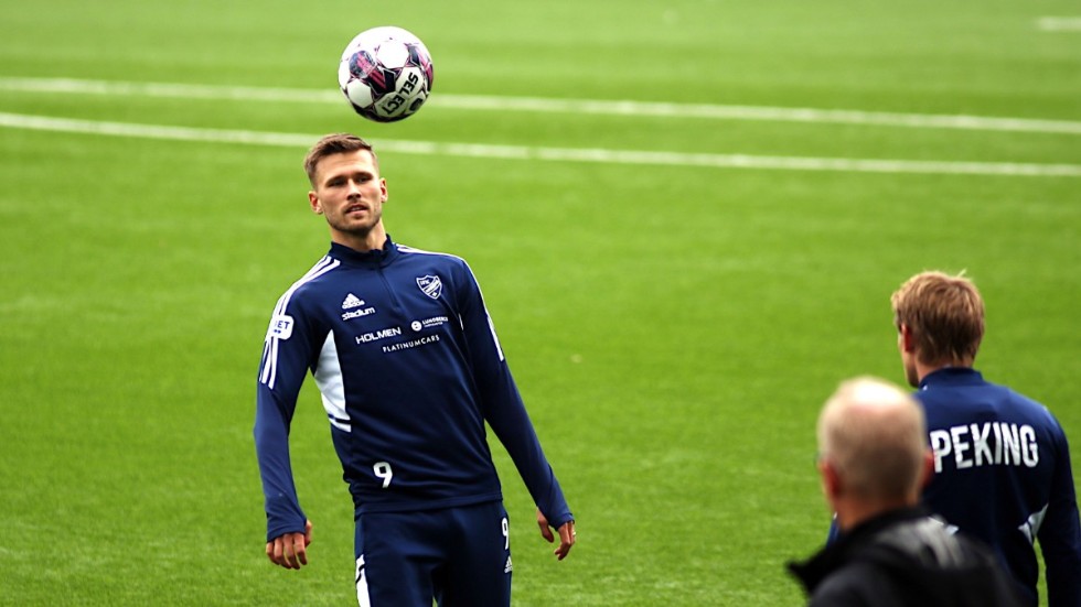 "Jag har bara sett min son en dag sedan han föddes. Det känns i hjärtat", säger IFK Norrköpings Arnór Traustason