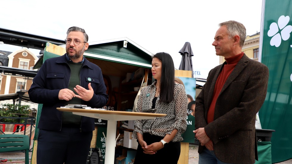 "Mäns våld mot kvinnor hamnar i skymundan". Det menar Centerpartiets förstanamn till riksdagen, regionen och kommunen Muharrem Demirok, Julie Tran och Lars Vikinge.