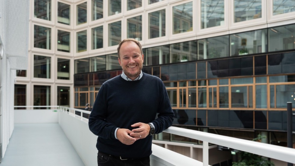 Tobias Smedberg (V) gläds åt Vänsterpartiets rekordval i Uppsala. 13,3 procent är partiets bästa resultat här någonsin.