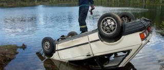 Uppochnedvänd bil upphittad på badstrand