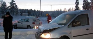 Två skadade i bilkrock