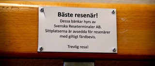 Nu ändras bänkskyltarna på resecentrum