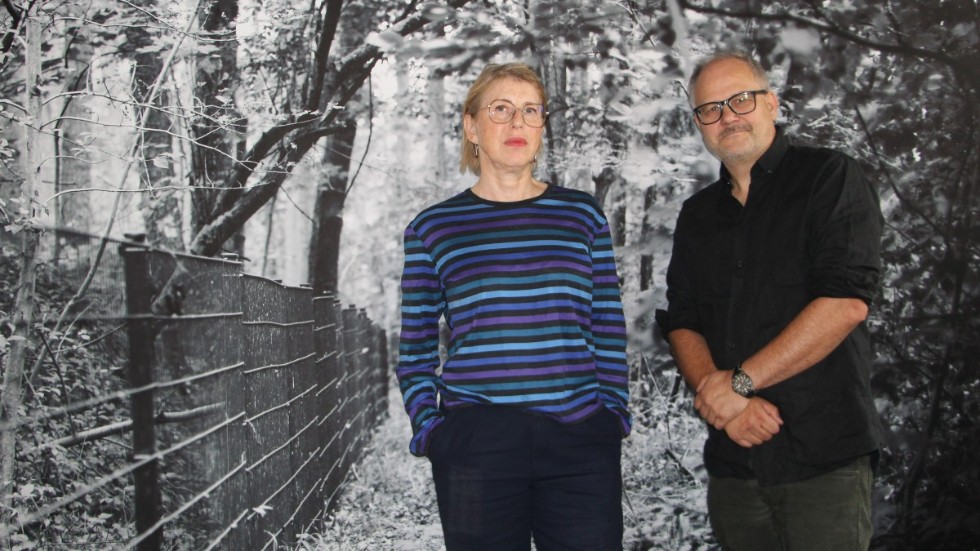 Konstnärerna Karin Willén och Carl Johan Erikson tar med vildsvinen in i konsthallarna med sin utställning "Det gränslösa vildsvinet", som visas i Verkstad Konsthall i kvarteret Hallarna i Norrköping under september.