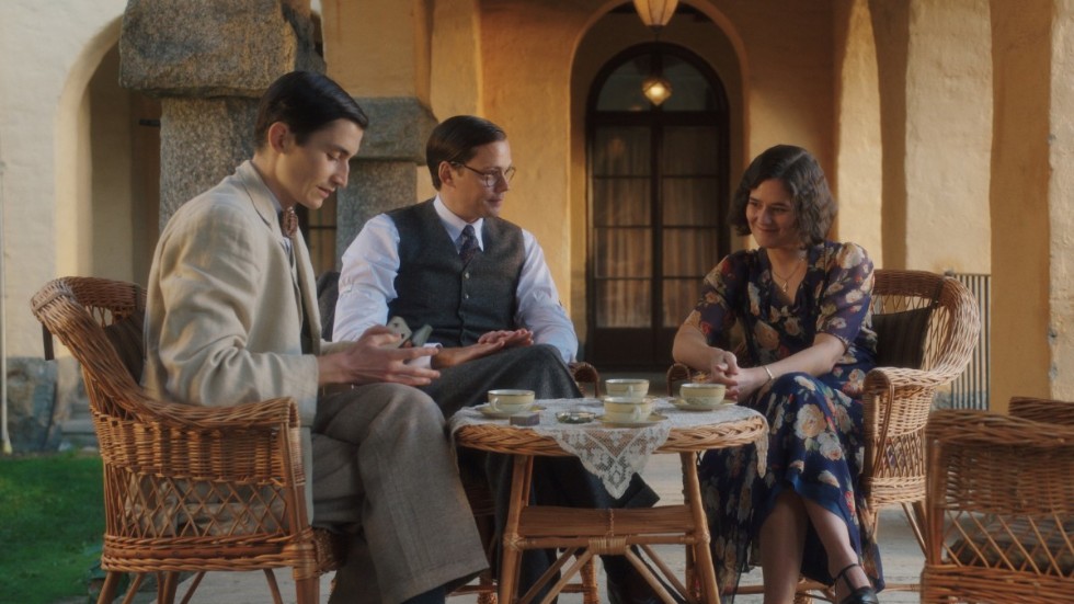 Gustav Lindh, Bill Skarsgård och Asta Kamma August i "Bränn alla mina brev". Pressbild.