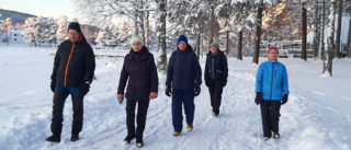 Satsar på promenader i coronatider