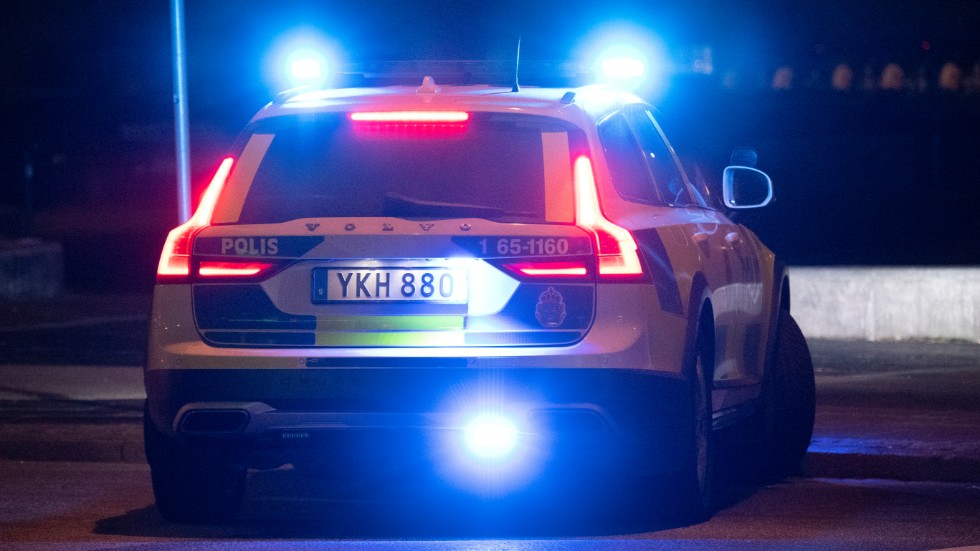 Polisen utreder nu ett rån mot en 20-åring.