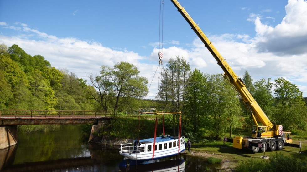 Det 10,5 meter långa, 2,5 meter breda och 6,5 ton tunga landmärket på vattnet har varit saknat.