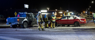 A-traktor och personbil i krock