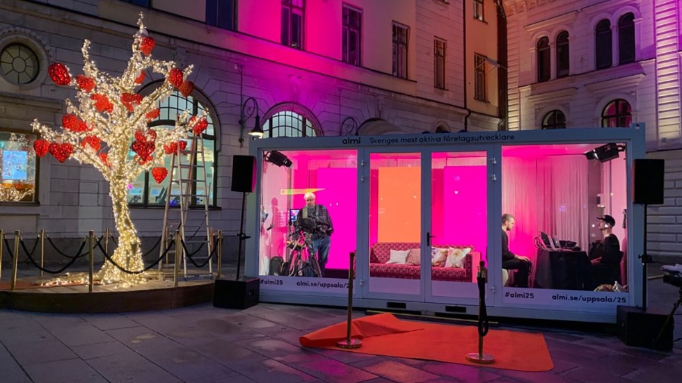 Almi Uppsalas 25-årsjubileum firas med en glasbur på Stora Torget där innovatörer, entreprenörer, företagare och inspiratörer får komma till tals.