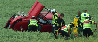 Kvinna i voltad bil fördes till sjukhus