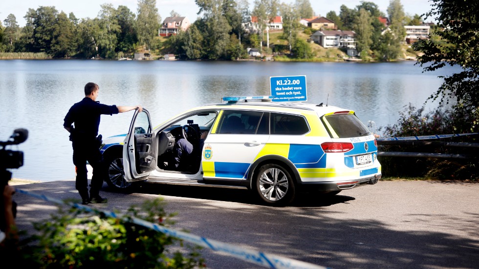 Ett område vid Borsöknasjön spärrades av på tisdagen efter larm om ett misstänkt farligt föremål i vattnet.
