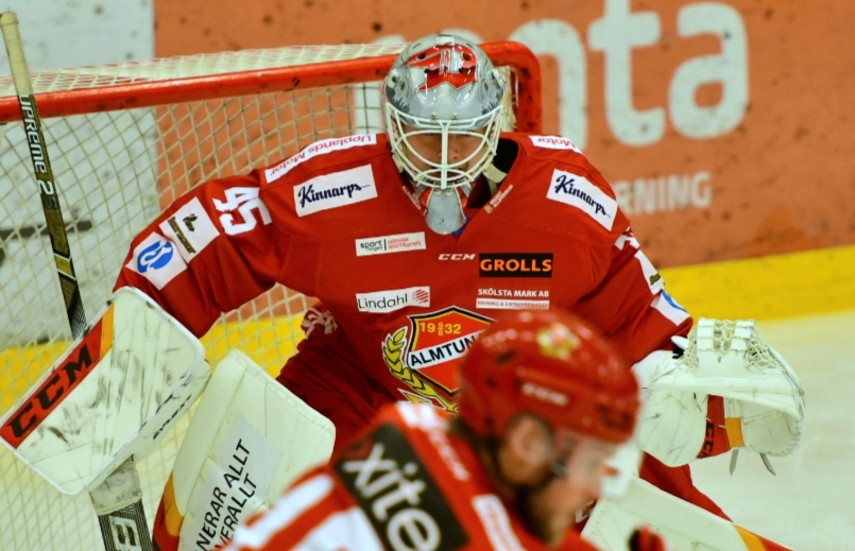 Filip Larsson under tiden i Almtuna.
