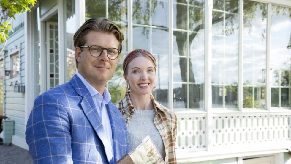 Rickard Thunér och Erika Åberg i "Det sitter i väggarna". Pressbild.