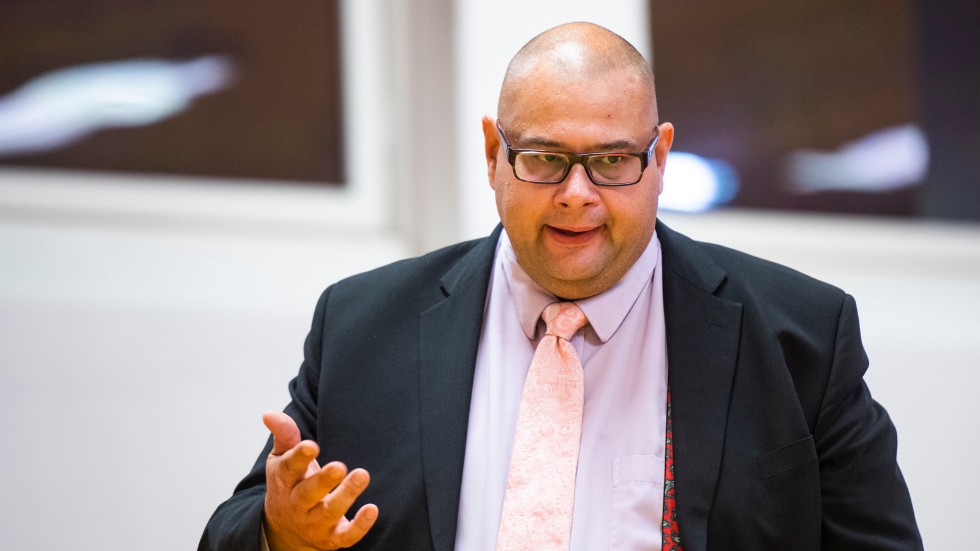 Advokat Marko Tuhkanen är övertygad om att den avlidne mannen hade levt i dag om han fått rätt vård. Samtidigt menar advokaten att hans klient inte har dödat honom.