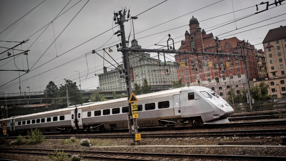 Det är stopp i tågtrafiken sedan klockan 01:20 på grund av ett spårfel mellan Kallhäll och Kungsängen.