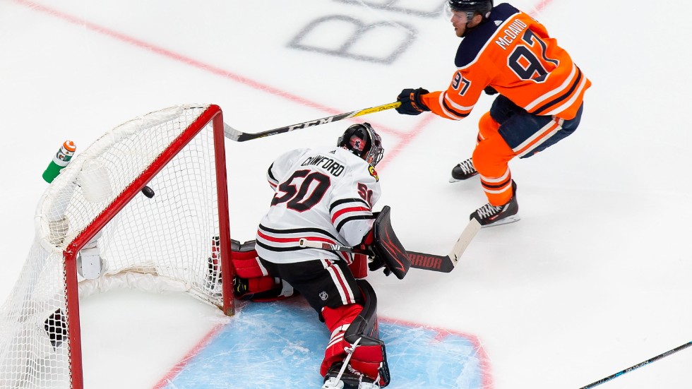 Edmontons Connor McDavid satte 2–0 på Chicagos målvakt Corey Crawford efter en soloräd.