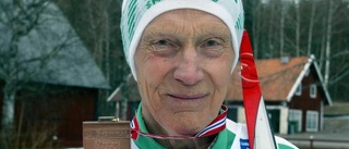 72 år och  VM-medaljör