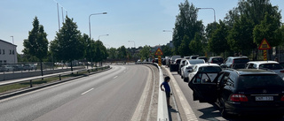 Tågstopp orsakade jätteköer på trafikerade sträckan