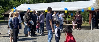 Uppsluppen stämning när de nya medborgarna välkomnades 