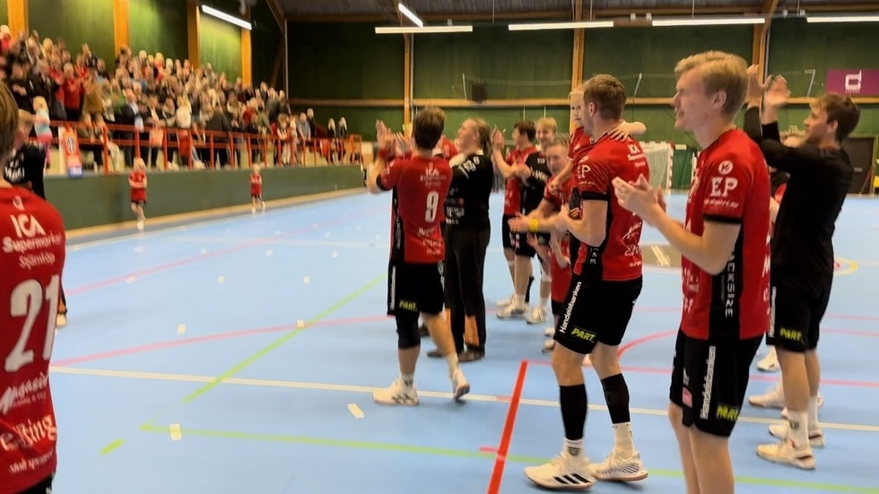 EHF tackade publiken för stödet efter hemmasegern. Laget satte högsta fart från start och skaffade sig snabbt en ldning med fem mål. AIK knappade in vid några tillfällen under matchen, men då hade hemmalaget nytt att sätta emot.