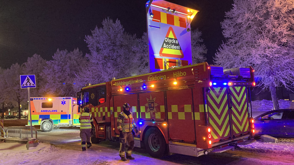 Räddningstjänst, ambulans och polis larmades till platsen.