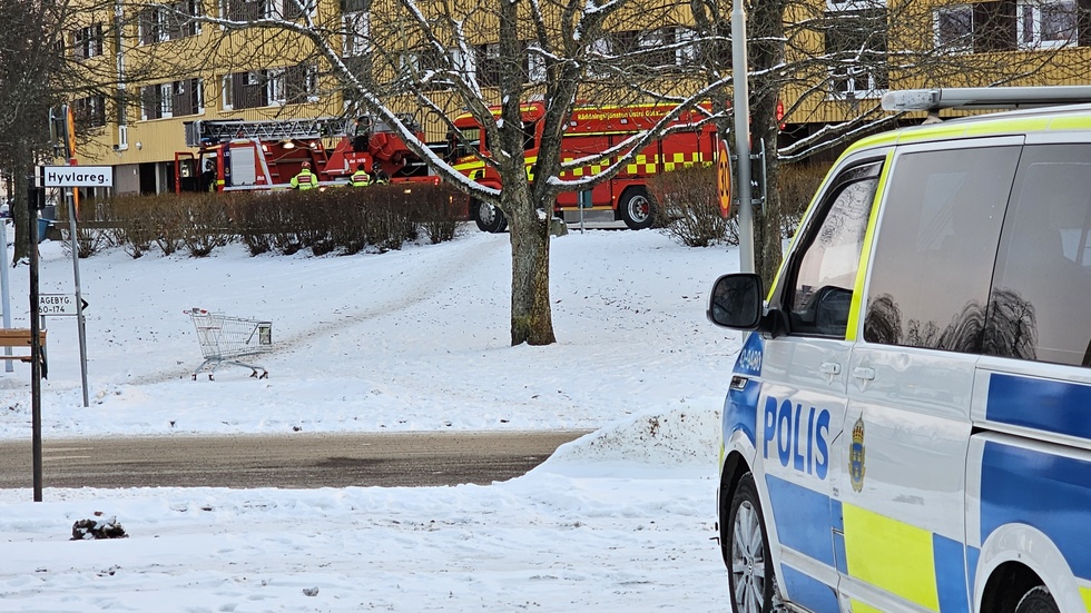 Polis och räddningstjänsten på platsen.