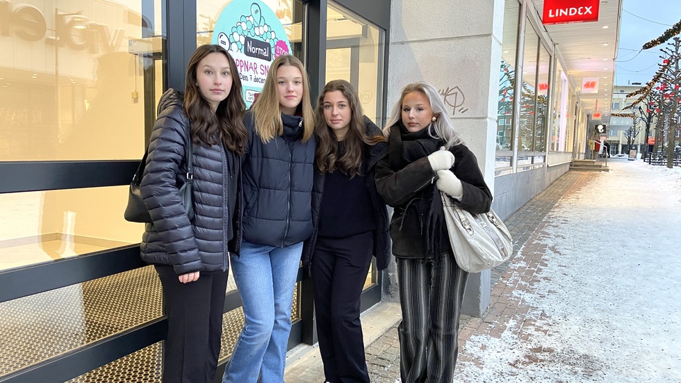 Frida Larsson, Melinda Wikström, Wilma Fröjd och Jessie Hagung stod först i kön. 