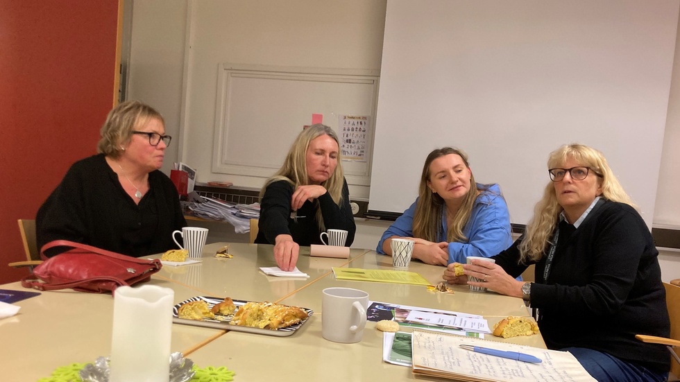 Kommunens Anna-Karin Vikström, Ulla Andersson, Vanessa Falk och Charlotte Pettersson besökte Bodens demensförening.