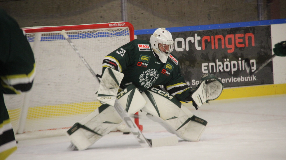 Viktor Andersson är ESK:s nye målvakt - Mot Brödernas/Väsby fick han chansen från start och tog 37 av 38 skott.