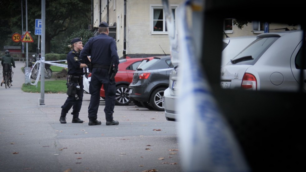 Bilden är från händelsen då en 25-årig man sköts ihjäl i Uppsala.